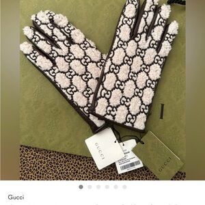 Gucci Black and Cream Patterned Gloves